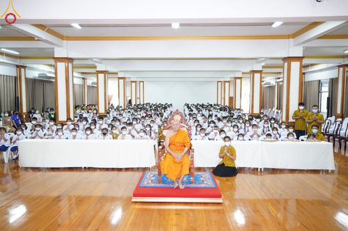 ภาพ No.49830:ประมวลภาพพิธีมอบทุนการศึกษา นักเรียนนักศึกษา-พระภิกษุผู้สอบได้ ป.ธ. 3, 6, 9 สำนักเรียนคณะสงฆ์ปทุมฯ ประจำปี 2565 ณ วัดเขียนเขตพระอารามหลวง จ.ปทุมธานี