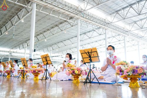 ภาพ No.51986:ประมวลภาพพิธีกฐินสัมฤทธิ์ ปีที่ 15 และกฐินสมทบ วัดกัลยาณมิตรทั้งภายในและต่างประเทศ ปีที่ 5