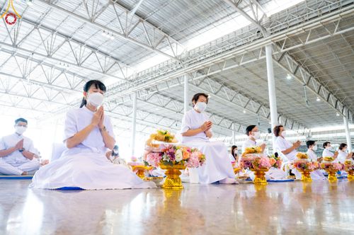 ภาพ No.51984:ประมวลภาพพิธีกฐินสัมฤทธิ์ ปีที่ 15 และกฐินสมทบ วัดกัลยาณมิตรทั้งภายในและต่างประเทศ ปีที่ 5