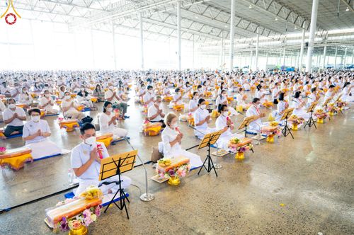 ภาพ No.51987:ประมวลภาพพิธีกฐินสัมฤทธิ์ ปีที่ 15 และกฐินสมทบ วัดกัลยาณมิตรทั้งภายในและต่างประเทศ ปีที่ 5