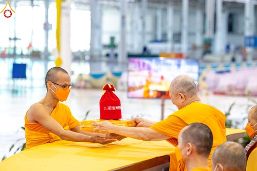 ภาพ No.51775:พิธีมุทิตาสักการะ พระภิกษุ-สามเณรผู้สอบผ่านเปรียญธรรม 9,6,3 ประโยค สาธุชนผู้สอบผ่านบาลีศึกษา 9,6,3 ประโยค ปีพุทธศักราช 2563-2565