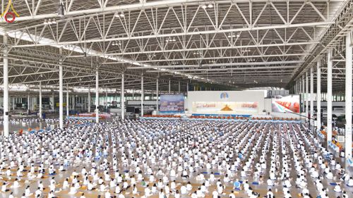 ภาพ No.51993:ประมวลภาพพิธีกฐินสัมฤทธิ์ ปีที่ 15 และกฐินสมทบ วัดกัลยาณมิตรทั้งภายในและต่างประเทศ ปีที่ 5