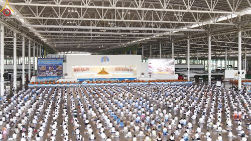 ภาพ No.51998:ประมวลภาพพิธีกฐินสัมฤทธิ์ ปีที่ 15 และกฐินสมทบ วัดกัลยาณมิตรทั้งภายในและต่างประเทศ ปีที่ 5