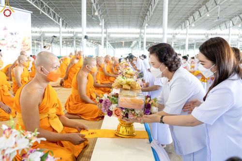 ภาพ No.52006:ประมวลภาพพิธีกฐินสัมฤทธิ์ ปีที่ 15 และกฐินสมทบ วัดกัลยาณมิตรทั้งภายในและต่างประเทศ ปีที่ 5