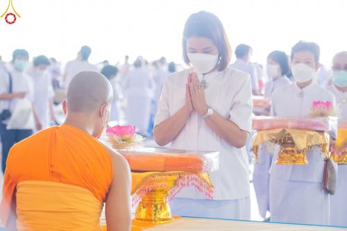 ภาพ No.52010:ประมวลภาพพิธีกฐินสัมฤทธิ์ ปีที่ 15 และกฐินสมทบ วัดกัลยาณมิตรทั้งภายในและต่างประเทศ ปีที่ 5