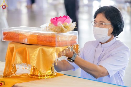 ภาพ No.52012:ประมวลภาพพิธีกฐินสัมฤทธิ์ ปีที่ 15 และกฐินสมทบ วัดกัลยาณมิตรทั้งภายในและต่างประเทศ ปีที่ 5