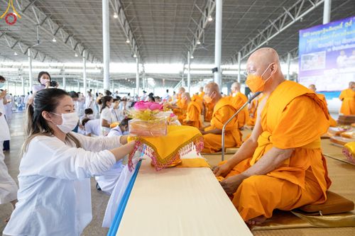 ภาพ No.52015:ประมวลภาพพิธีกฐินสัมฤทธิ์ ปีที่ 15 และกฐินสมทบ วัดกัลยาณมิตรทั้งภายในและต่างประเทศ ปีที่ 5