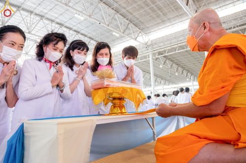 ภาพ No.52016:ประมวลภาพพิธีกฐินสัมฤทธิ์ ปีที่ 15 และกฐินสมทบ วัดกัลยาณมิตรทั้งภายในและต่างประเทศ ปีที่ 5