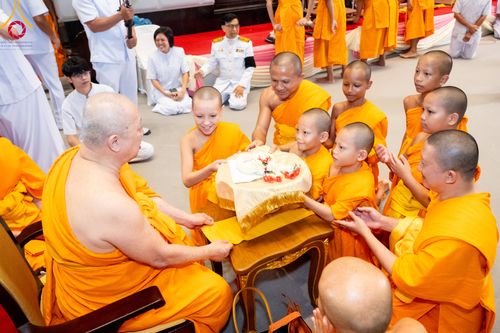 ภาพ No.332393:วันเสาร์ที่ 6 มิถุนายน พ.ศ.2569 พิธีต้อนรับสัญญาบัตร พัดยศ พระราชภาวนาวชิรวิเทศ วิ. ณ อุโบสถพระไตรปิฏก วัดพระธรรมกาย
