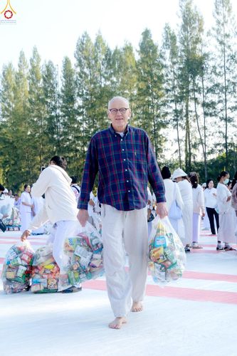 ภาพ No.292473:วันที่ 11 มกราคม พ.ศ. 2569 พิธีตักบาตรพระธรรมยาตรา ณ อนุสรณ์สถานคลองบางนางแท่น อ.สามพราน จ.นครปฐม ในโครงการธรรมยาตรา กตัญญูบูชา มหาปูชนียาจารย์ พระมงคลเทพมุนี(สด จนฺทสโร) พระผู้ปราบมาร อนุสรณ์สถาน 7 แห่ง ปีที่ 14