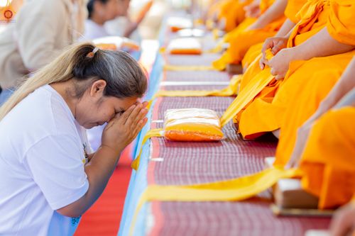 ภาพ No.293288:วันที่ 12 มกราคม พ.ศ. 2569 พิธีทอดผ้าป่าทำนุบำรุงศาสนสถาน ณ วัดพรสวรรค์ อ.สองพี่น้อง จ.สุพรรณบุรี ในโครงการธรรมยาตรา กตัญญูบูชา มหาปูชนียาจารย์ พระมงคลเทพมุนี(สด จนฺทสโร) พระผู้ปราบมาร อนุสรณ์สถาน 7 แห่ง ปีที่ 14