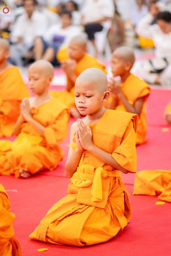 ภาพ No.320194:วันเสาร์ที่ 4 เมษายน 2569 พิธีตัดปอยผม ขอขมาผู้ปกครอง  มอบบาตร-ผ้าไตร และพิธีบรรพชาสามเณร 87 รูป  ณ ศูนย์ปฏิบัติธรรมระยอง(บ้านช่องลม)  ต.บางบุตร อ.บ้านค่าย จ.ระยอง