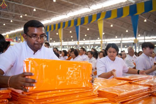 ภาพ No.318574:วันอาทิตย์ต้นเดือนที่ 5 เมษายน พ.ศ.2569 พิธีทอดผ้าป่าสมทบมหาสังฆทาน 40,000 กว่าวัดทั่วประเทศ ณ สภาธรรมกายสากล วัดพระธรรมกาย