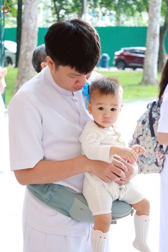 ภาพ No.227428:วันเสาร์ที่ 31 พฤษภาคม พ.ศ. 2568 พิธีเวียนประทักษิณรอบพระอุโบสถ ในพิธีอุปสมบท สามเณรเตรียม DCI รุ่นที่ 22 ณ อุโบสถพระไตรปิฎก วัดพระธรรมกาย