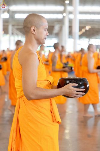 ภาพ No.240464:วันพุธที่ 27 สิงหาคม พ.ศ. 2568 พิธีตักบาตร ในวันธรรมชัย ณ วัดพระธรรมกาย จ.ปทุมธานี