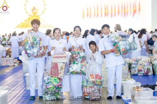 ภาพ No.205921:พิธีตักบาตร และ พิธีบูชาข้าวพระ ในวันอาทิตย์ต้นเดือน 2 กุมภาพันธ์ พ.ศ. 2568 ณ สภาธรรมกายสากล วัดพระธรรมกาย