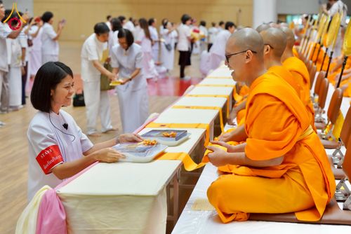 ภาพ No.237899:วันอาทิตย์ที่ 10 สิงหาคม พ.ศ. 2568 พิธีถวายไทยธรรมมุทิตาเปรียญธรรมและบาลีศึกษา ณ ห้องแก้วสารพัดนึก2 วัดพระธรรมกาย ปทุมธานี