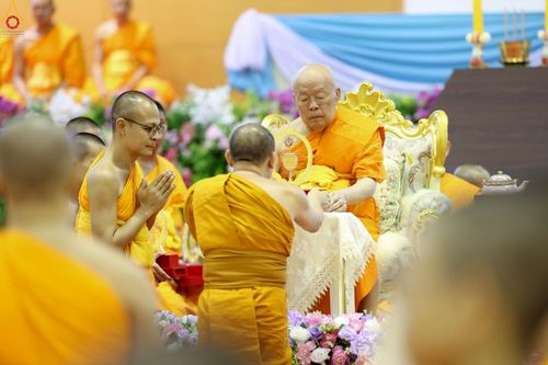 ภาพ No.236281:วันที่ 3 สิงหาคม พ.ศ. 2568 พิธีมุทิตาสักการะพระภิกษุ ผู้สอบได้เปรียญธรรม 9 ประโยค ระดับโลก ปีที่ 37, พิธีมอบโล่และทุนการศึกษา สำนักเรียนบาลีดีเด่นทั่วประเทศ ณ ห้องแก้วสารพัดนึก 1 วัดพระธรรมกาย