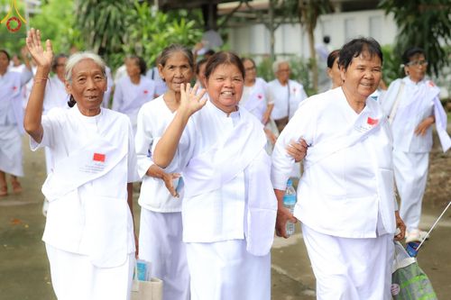 ภาพ No.155069:โครงการอุบาสกแก้ว อุบาสิกาแก้ว รุ่นที่ 2 ตัวแทนทอดกฐินสามัคคีทั่วไทย 30,000 วัด บูชาธรรม 80 ปี หลวงพ่อธัมมชโย จังหวัดบุรีรัมย์ ระหว่างวันที่ 13-15 กันยายน พ.ศ. 2567