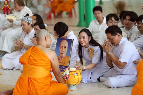 ภาพ No.244849:วันเสาร์ที่ 6 กันยายน พ.ศ. 2568 พิธีถวายบาตร บรรพชา อุปสมบทของนาคธรรมทายาท โครงการอุปสมบทหมู่บูชาธรรมครบรอบ 108 ปี  วันครูผู้ค้นพบวิชชาธรรมกาย ณ โบสถ์พระไตรปิฎก วัดพระธรรมกาย