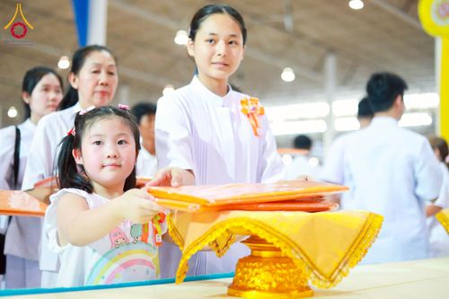 ภาพ No.215455:วันอาทิตย์ต้นเดือนที่ 6 เมษายน พ.ศ. 2568 ขบวนอัญเชิญผ้าป่าสมทบ มหาสังฆทาน 40,000 กว่าวัดทั่วประเทศ ณ สภาธรรมกายสากล วัดพระธรรมกาย