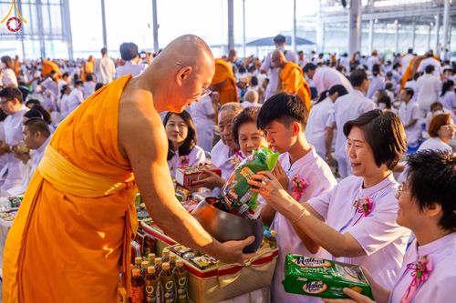 ภาพ No.207299:พิธีตักบาตร และปฏิบัติธรรมช่วงสาย ในวันมาฆบูชา วันพุธที่ 12 กุมภาพันธ์ พ.ศ. 2568 ณ วัดพระธรรมกาย จังหวัดปทุมธานี