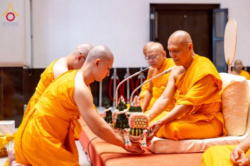 ภาพ No.256254:วันที่ 4 ตุลาคม พ.ศ. 2568 พิธีบรรพชาอุปสมบท  โครงการอุปสมบทหมู่บูชาธรรม 141 ปี  พระมงคลเทพมุนี (สด จนฺทสโร) ณ โบสถ์พระไตรปิฏก วัดพระธรรมกาย จ.ปทุมธานี