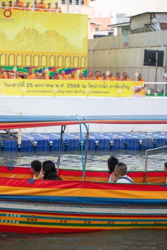 ภาพ No.201637:พิธีจุดประทีปถวายเป็นพุทธบูชา และบูชาธรรมมหาปูชนียาจารย์ ณ อาคารธรรมยาตรา กตัญญูบูชามหาปูชนียาจารย์ ตรงข้ามวัดปากน้ำภาษีเจริญ จ.กรุงเทพมหานคร ในโครงการธรรมยาตรา กตัญญูบูชา มหาปูชนียาจารย์ พระมงคลเทพมุนี(สด จนฺทสโร) พระผู้ปราบมาร อนุสรณ์สถาน 7 แห่ง