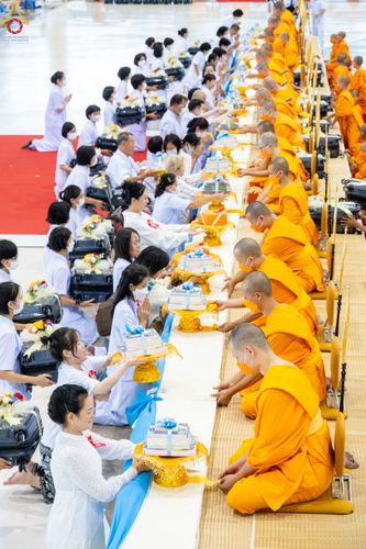 ภาพ No.88205:พิธีมุทิตาสักการะ เปรียญธรรม 9,6,3 และบาลีศึกษา 6,3  พิธีมอบดวงแก้วสามเณรทรงบาลีไวยากรณ์ วันอาทิตย์ 17 กันยายน พ.ศ. 2566 ณ สภาธรรมกายสากล วัดพระธรรมกาย