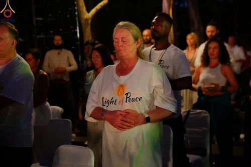 ภาพ No.156448:วัดพุทธบาหลีและวัดพระธรรมกาย จัดปฏิบัติธรรมนานาชาติ 1,151 คนจาก 78 ประเทศ ใน "วันสันติภาพสากล" ณ บาหลี อินโดนีเซีย วันเสาร์ที่ 21 กันยายน พ.ศ. 2567 เวลา 16.00-21.00 น. ณ พิพิธภัณฑ์ ARMA เมืองอูบุด จังหวัดบาหลี ประเทศอินโดนีเซีย