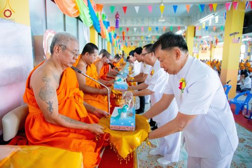 ภาพ No.192197:พิธีทอดผ้าป่าทำนุบำรุงศาสนสถาน ณ วัดนราภิรมย์ ตำบลนราภิรมย์ อำเภอบางเลน จังหวัดนครปฐม ในโครงการธรรมยาตรา กตัญญูบูชา มหาปูชนียาจารย์ พระมงคลเทพมุนี(สด จนฺทสโร) พระผู้ปราบมาร อนุสรณ์สถาน 7 แห่ง ปีที่ 13 วันที่ 9 มกราคม พ.ศ. 2568