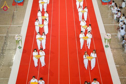 ภาพ No.134369:พิธีทอดผ้าป่าสมทบ มหาสังฆทาน 10,000 วัด ทั่วไทย วันอาทิตย์ต้นเดือนที่ 7 เมษายน พ.ศ.2567 ณ ห้องแก้วสารพัดนึก 1 สภาธรรมกายสากล  วัดพระธรรมกาย จ.ปทุมธานี