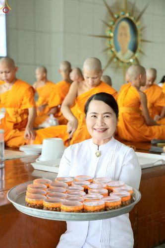 ภาพ No.229744:วันที่ 25 มิถุนายน พ.ศ. 2568 (แรม 15 ค่ำ เดือน 7) พิธีบุพเปตพลี ครั้งที่ 166 ร่วมอุทิศบุญแด่หมู่ญาติที่ล่วงลับไปแล้ว และสืบทอดอายุพระพุทธศาสนา ณ หอฉันคุณยายอาจารย์ฯ วัดพระธรรมกาย