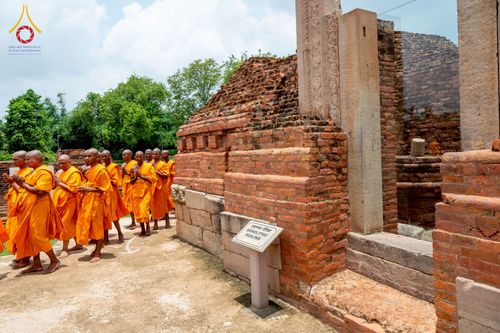 ภาพ No.231108:วันที่ 1 กรกฎาคม พ.ศ. 2568 โครงการบรรพชาสามเณร 300 รูป ถวายเป็นพุทธบูชา  วันอาสาฬหบูชา ณ จุดกำเนิดพระรัตนตรัย  ต้นแหล่งธัมมจักกัปปวัตตนสูตร เมืองพาราณสี  สารนาถ ประเทศอินเดีย