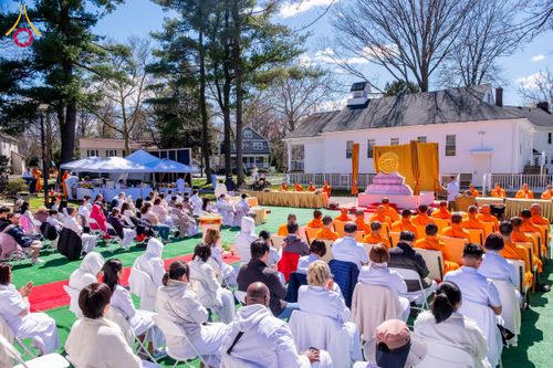 ภาพ No.62444:คณะศิษยานุศิษย์รวมใจสถาปนาและสมโภช ธรรมจักร เพื่ออัญเชิญประดิษฐาน ณ ยอดอุโบสถ 80 ปี หลวงพ่อธัมมชโย วัดพระธรรมกายนิวเจอร์ซี ประเทศสหรัฐอเมริกา  วันอาทิตย์ที่ 7 เมษายน พ.ศ. 2567