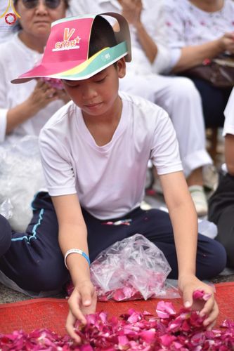 ภาพ No.128263:พิธีอัญเชิญพระบรมสารีริกธาตุ " ใจกลางเมืองนครหาดใหญ่ " เพื่อประดิษฐาน ณ มหารัตนเจดีย์สิริปทุมสวรรค์ (เจดีย์อริยพุทธะ 5 พระองค์) ศูนย์ปฏิบัติธรรมภาคใต้ อ.บางกล่ำ จ.สงขลา  วันที่ 9 มีนาคม พ.ศ.2567 (ชุดที่ 1)