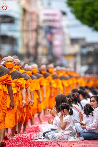 ภาพ No.128551:พิธีอัญเชิญพระบรมสารีริกธาตุ " ใจกลางเมืองนครหาดใหญ่ " เพื่อประดิษฐาน ณ มหารัตนเจดีย์สิริปทุมสวรรค์ (เจดีย์อริยพุทธะ 5 พระองค์) ศูนย์ปฏิบัติธรรมภาคใต้ อ.บางกล่ำ จ.สงขลา  วันที่ 9 มีนาคม พ.ศ. 2567 (ชุดที่ 2)