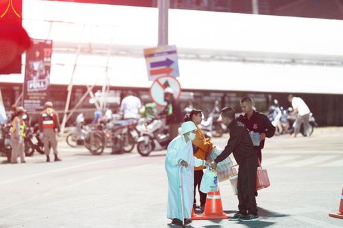 ภาพ No.185640:V.47 เบื้องหลังของเบื้องหน้า งานตักบาตรพระ 10,000 รูป ณ จ.กาญจนบุรี วันที่ 20-21 ธันวาคม พ.ศ. 2567