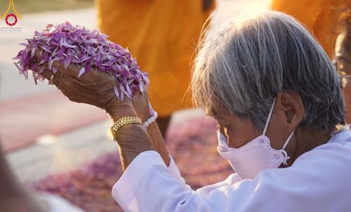 ภาพ No.107927:พิธีต้อนรับพระธรรมยาตรา ในโครงการธรรมยาตรากตัญญูบูชา มหาปูชนียาจารย์ พระมงคลเทพมุนี(สด จนฺทสโร) พระผู้ปราบมาร อนุสรณ์สถาน 7 แห่ง ปีที่ 12 วันที่ 7 มกราคม พ.ศ. 2567 ณ อนุสรณ์สถานคลองบางนางแท่น  อ.สามพราน จ.นครปฐม