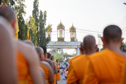 ภาพ No.116106:พิธีตักบาตรพระธรรมยาตรา ณ อนุสรณ์สถานลำดับที่ 4 สถานที่เกิดด้วยกายธรรม วัดโบสถ์(บน) จ.นนทบุรี วันที่ 21 มกราคม พ.ศ. 2567