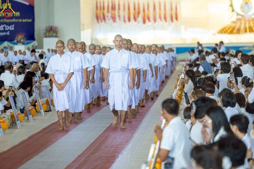 ภาพ No.215017:วันเสาร์ที่ 5 เมษายน พ.ศ. 2568 พิธีเวียนประทักษิณรอบพระมหาธรรมกายเจดีย์  พิธีวันทาเจดีย์ พิธีขอขมาและมอบผ้าไตร ในโครงการบรรพชาสามเณรฟื้นฟูพระพุทธศาสนาทั่วไทย , โครงการหน่อแก้วเปรียญธรรม รุ่นที่ 13 ,  โครงการสามเณรยุวธรรมทายาท รุ่นที่ 33 , โครงการสามเณรมั