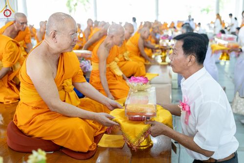 ภาพ No.177438:พิธีถวายภัตตาหารเมนูสวรรค์ และพิธีบุพเปตพลี ครั้งที่ 158 ร่วมอุทิศบุญแด่หมู่ญาติที่ล่วงลับไปแล้ว และสืบทอดอายุพระพุทธศาสนา ณ วัดพระธรรมกาย วันที่ 30 พฤศจิกายน พ.ศ.2567 (วันพระ แรม 15 ค่ำ เดือน 12)