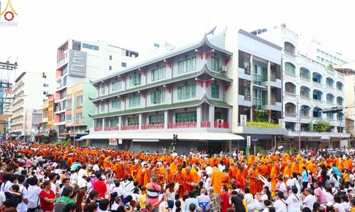ภาพ No.85964:ตักบาตรพระนานาชาติ 10,000 รูป ใจกลางนครหาดใหญ่ จ.สงขลา วันอาทิตย์ที่ 20 สิงหาคม พ.ศ. 2566