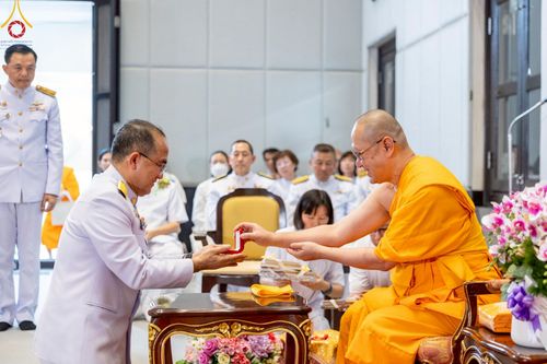 ภาพ No.214837:พิธีต้อนรับสัญญาบัตร พัดยศ พระราชวิเทศวชิรเวที (บัณฑิต วรปญฺโญ) เจ้าอาวาสวัดพระธรรมกายสกอตแลนด์ สหราชอาณาจักร ผู้ช่วยเจ้าอาวาสวัดพระธรรมกาย ณ อุโบสถพระไตรปิฏก วัดพระธรรมกาย