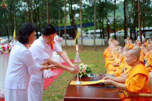 ภาพ No.238412:วันเสาร์ที่ 9 สิงหาคม พ.ศ. 2568 พิธีกลั่นแผ่นดิน โปรยทราย และจุดประทีปถวายเป็นพุทธบูชา จ.ระยอง สถาปนาองค์พระเจดีย์เพื่อสร้างสันติภาพโลก ณ ศูนย์ปฏิบัติธรรมระยอง(บ้านช่องลม) ต.บางบุตร อ.บ้านค่าย จ.ระยอง