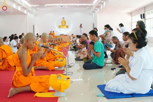 ภาพ No.134909:พิธีตัดปอยผม พิธีขอขมารับผ้าไตร พิธีบรรพชา และพิธีถวายบาตร ในโครงการบรรพชาสามเณร ฟื้นฟูพระพุทธศาสนาทั่วไทย  ณ ศูนย์ปฏิบัติธรรมและศูนย์อบรมเยาวชนเพชรบุรี ต.ท่าแลง อ.ท่ายาง จ.เพชรบุรี