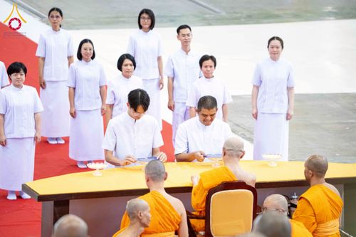 ภาพ No.237506:วันอาทิตย์ที่ 10 สิงหาคม พ.ศ.2568 พิธีมอบใบประกาศเกียรติคุณ โครงการสอบบาลี "ฉลองแชมป์" บูชาธรรม 80 ปี หลวงพ่อธัมมชโย ประจำปี 2568 และ พิธีมอบดวงแก้วสามเณรทรงบาลีไวยากรณ์ ณ สภาธรรมกายสากล วัดพระธรรมกาย ปทุมธานี