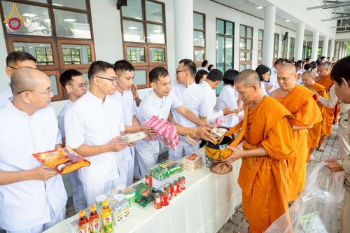 ภาพ No.227149:วันอังคารที่ 3 มิถุนายน พ.ศ. 2568 นายอำเภอคลองหลวง นำพสกนิกรรวมใจภักดิ์ สมเด็จพระนางเจ้าฯ พระบรมราชินี เนื่องในโอกาสวันเฉลิมพระชนมพรรษา ณ อาคารปลูกศรัทธา 2 วัดพระธรรมกาย อ.คลองหลวง จ.ปทุมธานี