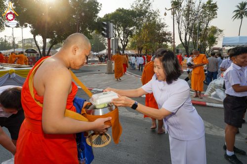 ภาพ No.208719:ตักบาตรพระ 1,743 รูป ครบรอบ 743 ปี นครน่าน ถวายเป็นพุทธบูชา น้อมบุญกุศลอุทิศให้บรรพบุรุษ วันอาทิตย์ ที่ 16 กุมภาพันธ์ พ.ศ. 2568 ณ ถนนคนเดินข่วงเมืองน่าน ต.ในเวียง อ.เมือง จ.น่าน