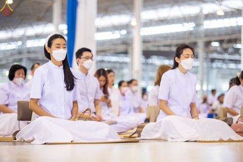 ภาพ No.89513:พิธีตักบาตร ข้าวสารอาหารแห้ง พิธีบูชาข้าวพระ และพิธีจุดเทียนใจ ไฟนิรันดร์  อนันตชัย ณ สภาธรรมกายสากล วัดพระธรรมกาย วันอาทิตย์ที่ 1 ตุลาคม พ.ศ. 2566